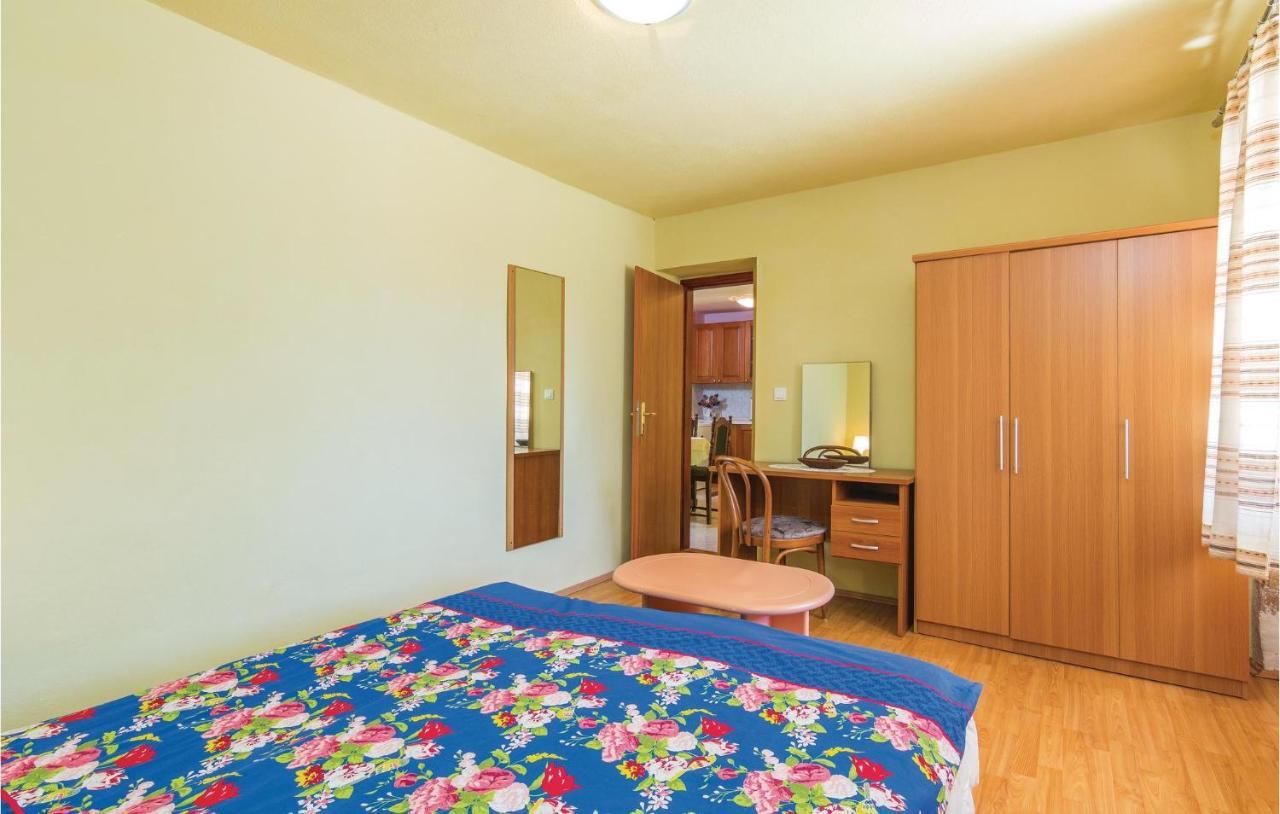 Pet Friendly Apartment In Porec With Wifi Εξωτερικό φωτογραφία