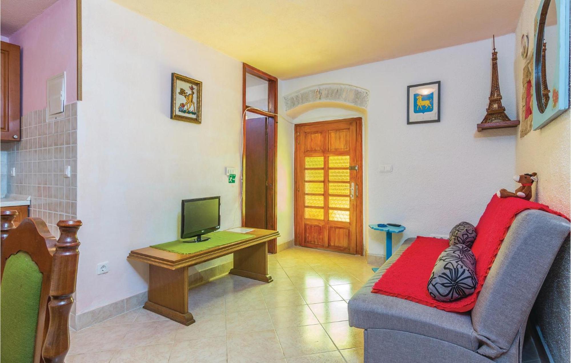 Pet Friendly Apartment In Porec With Wifi Εξωτερικό φωτογραφία