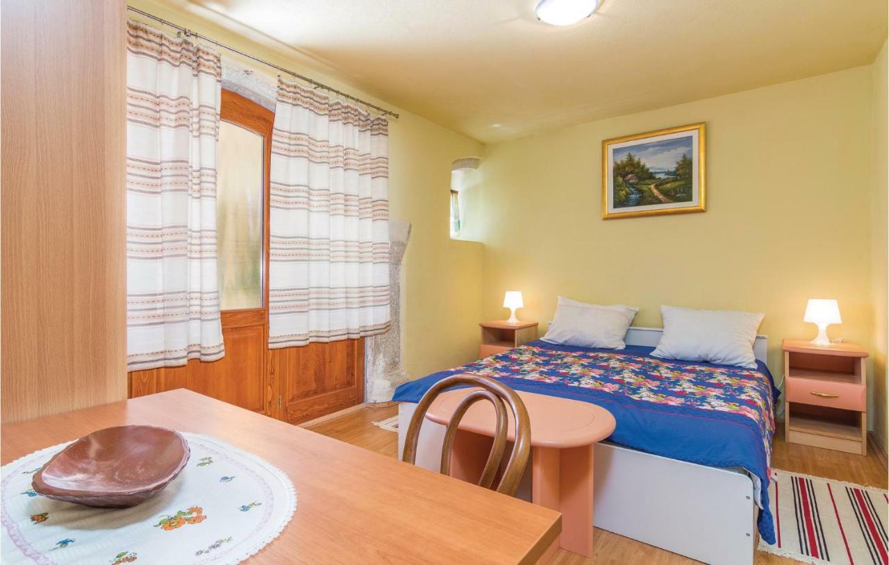 Pet Friendly Apartment In Porec With Wifi Εξωτερικό φωτογραφία