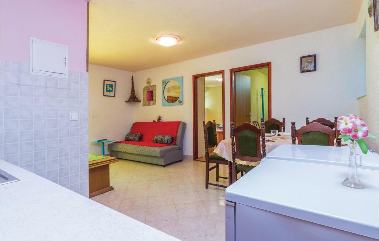 Pet Friendly Apartment In Porec With Wifi Εξωτερικό φωτογραφία